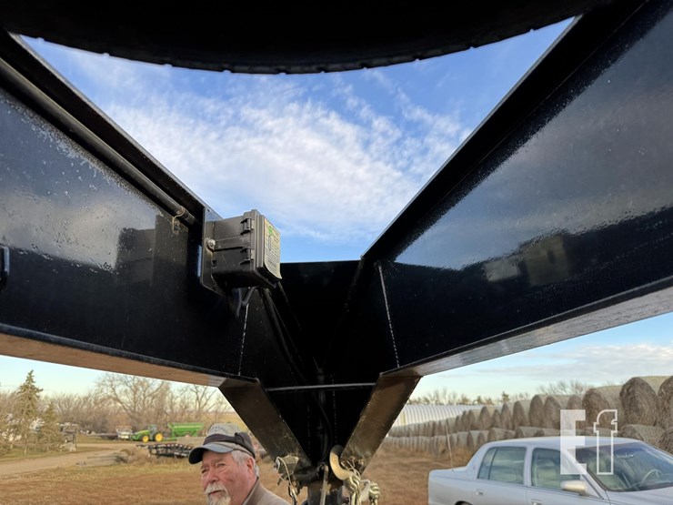 2014-finish-line-30ft-flatbed-image-22