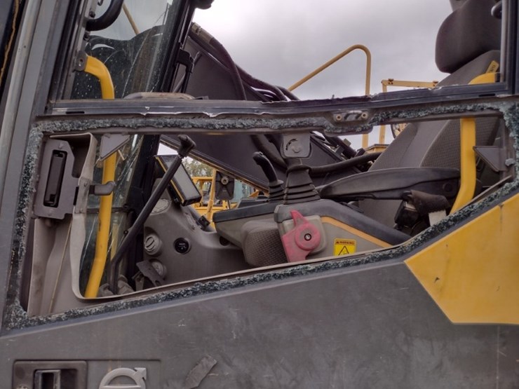 volvo-ec220e-lr-image-6