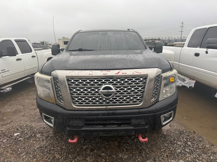 2017-nissan-titan-image-2