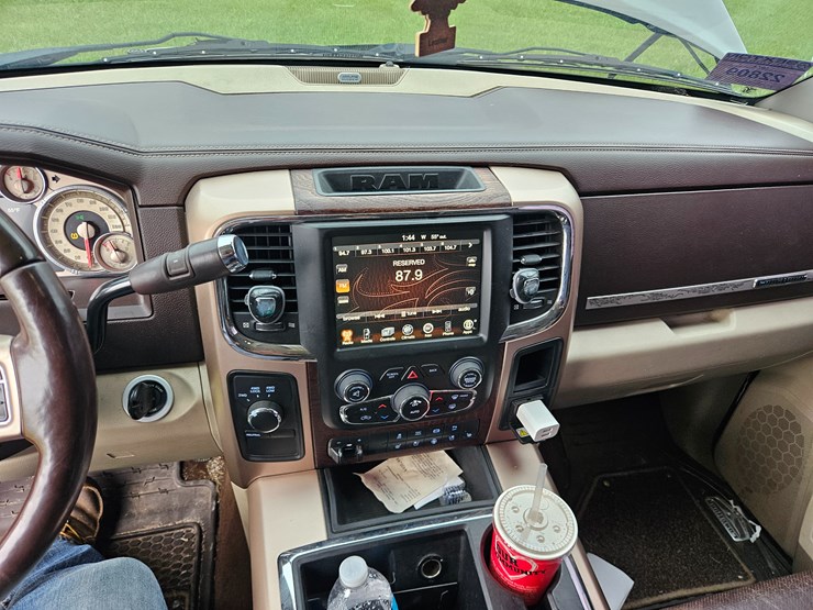 2014-dodge-2500-image-39