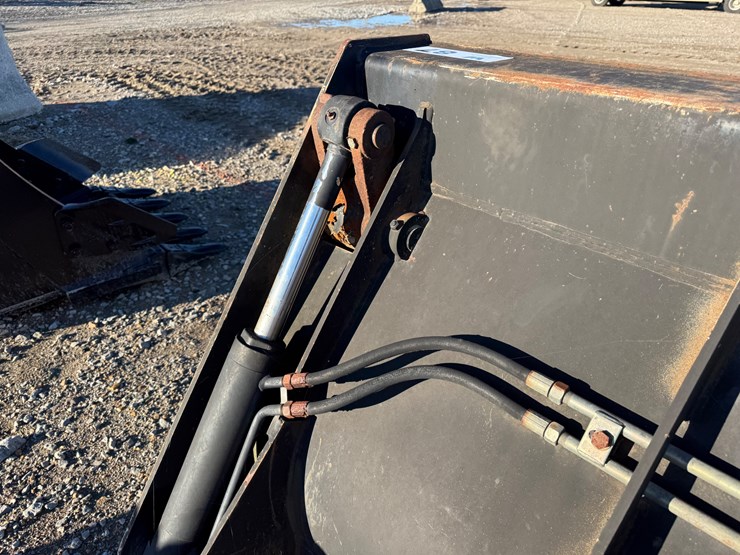 #87-•-88”-4-in-1-bucket-inv#33614-image-10