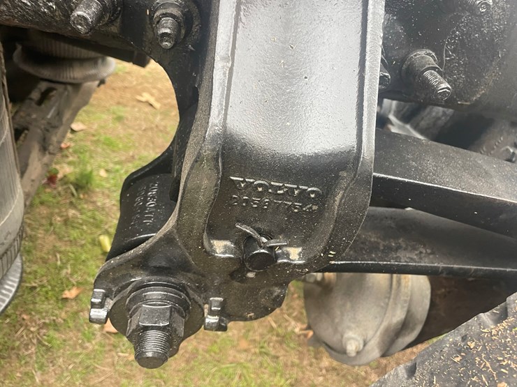 2008-volvo-10-image-11