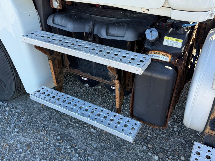 2018-freightliner-cascadia-125-image-19