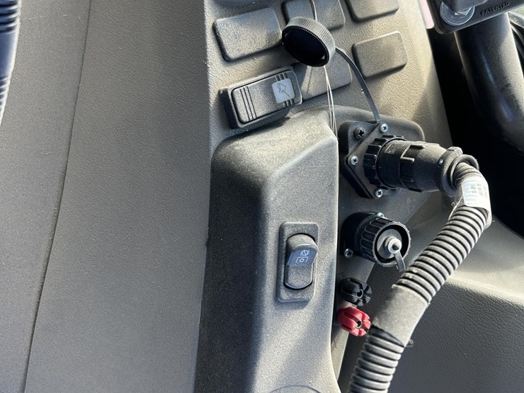 2022-case-ih-maxxum-150-image-60