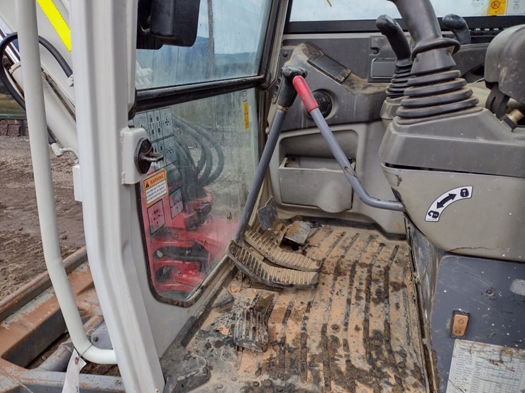 takeuchi-tb240-image-12