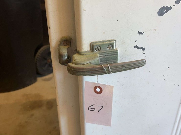 antique-refrigerator-with-ice-box-image-7