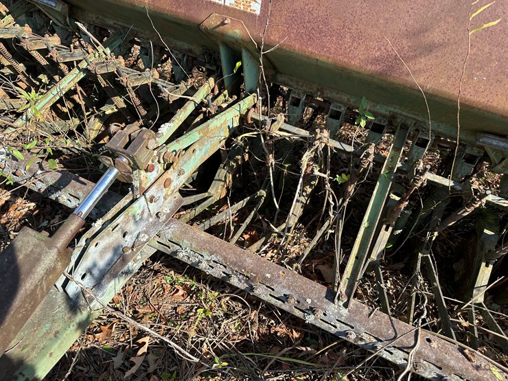 john-deere-12-image-19