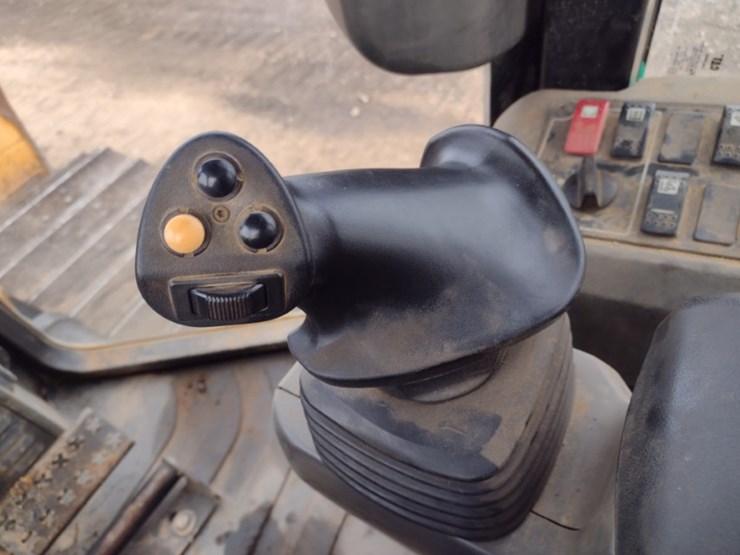 caterpillar-d5k2-lgp-image-10