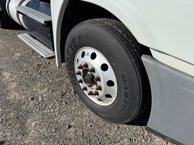 2018-freightliner-cascadia-125-image-26