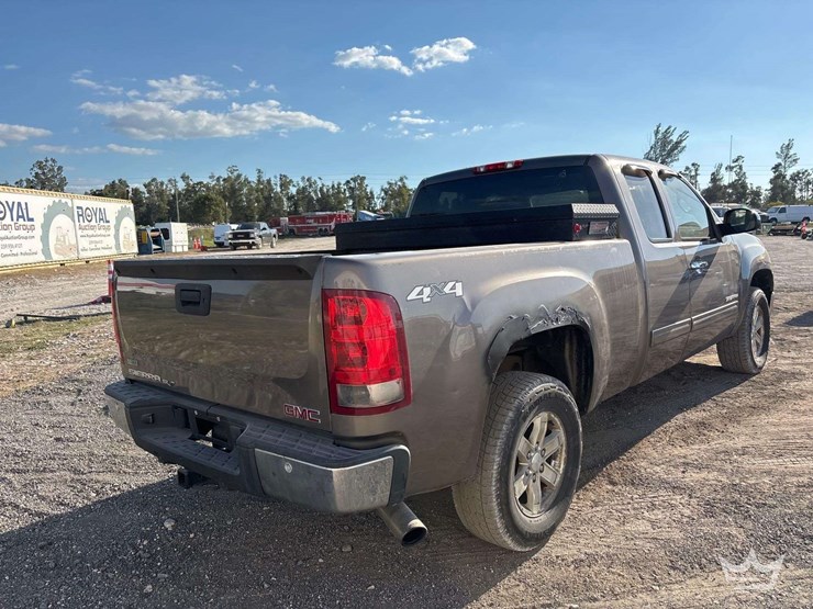 2011-gmc-sierra-1500-image-3