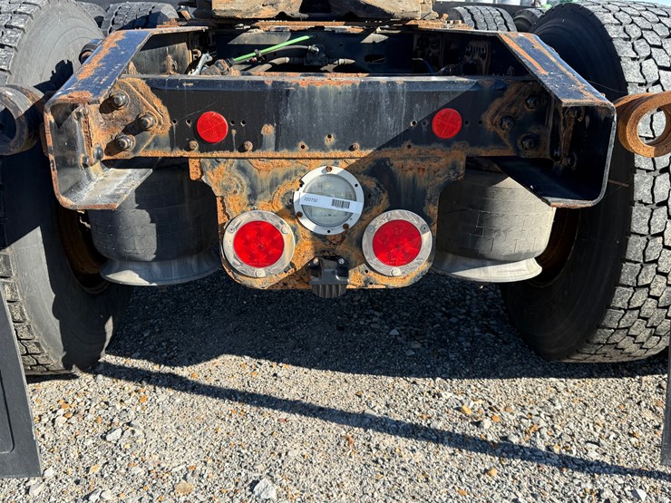 2018-freightliner-cascadia-125-image-7