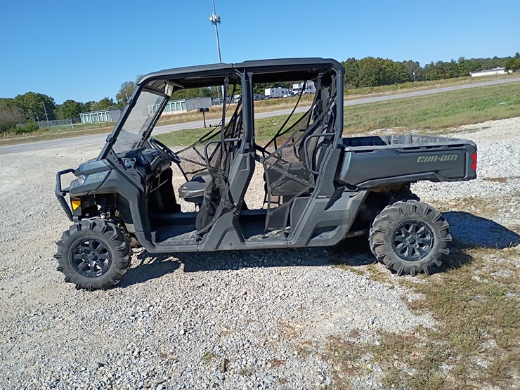 #22111-•-2022-can-am-hd-10-4-seater-side-by-side-image-3