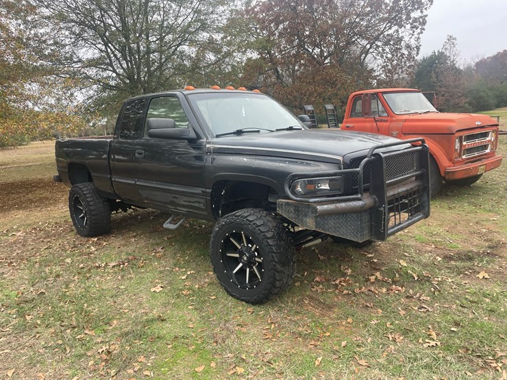 1997-dodge-2500-image-2