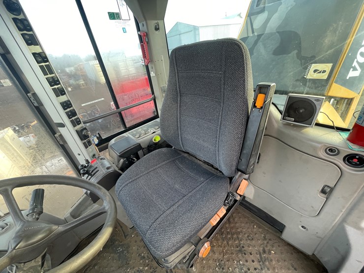 2013-volvo-l70g-image-34