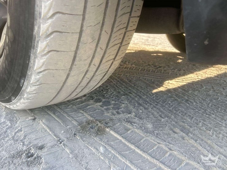 2011-ram-1500-pickup-truck-image-23