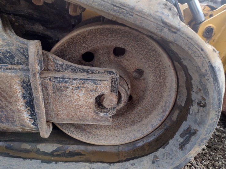 18-deere-333g-image-32