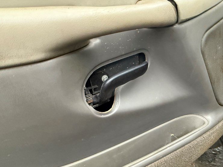 2000-chevrolet-tahoe-image-40