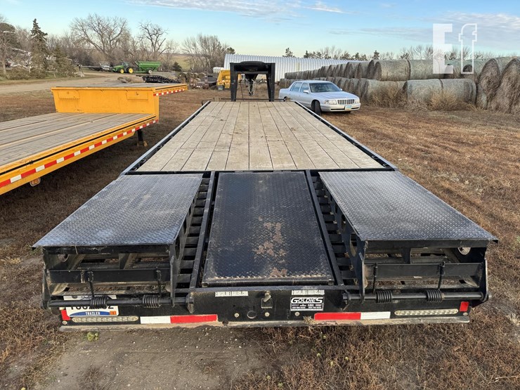 2014-finish-line-30ft-flatbed-image-4