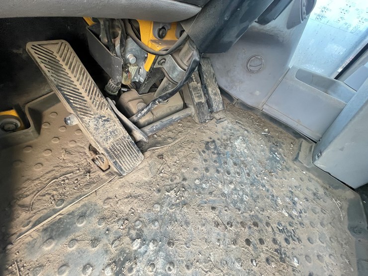 2013-volvo-l70g-image-29