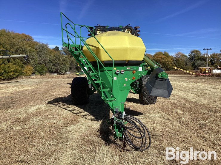 john-deere-1830-image-2