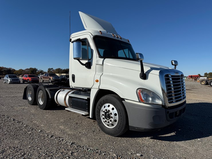 2018-freightliner-cascadia-125-image-3