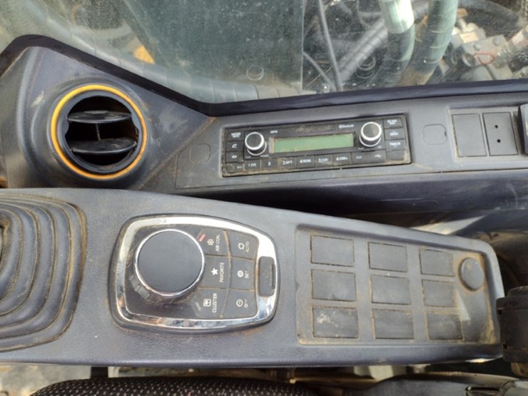 hyundai-hx140al-image-10