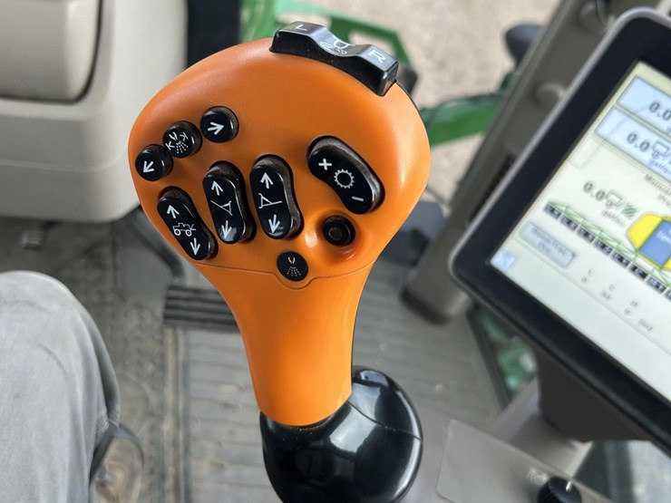 2017-john-deere-r4038-image-86