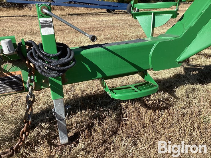 john-deere-1830-image-10