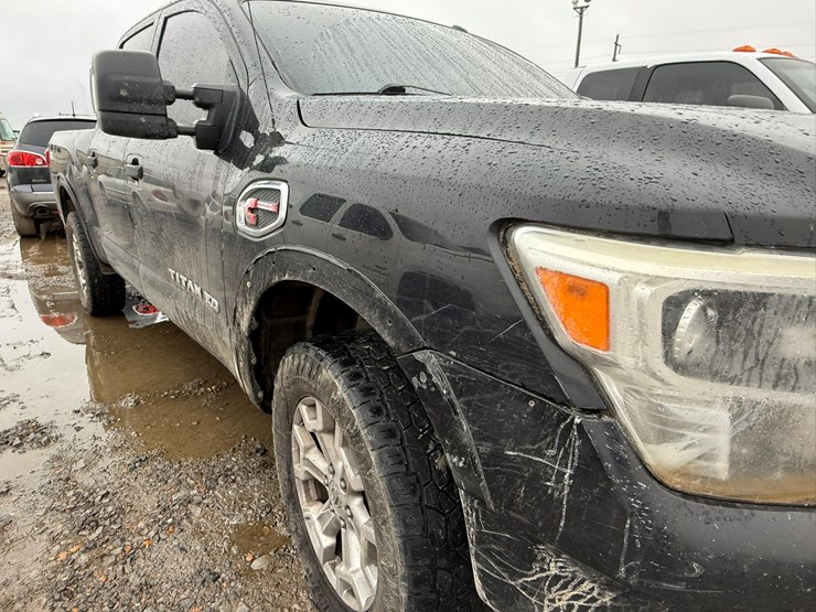 2017-nissan-titan-image-27