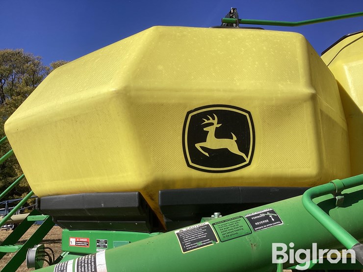 john-deere-1830-image-14