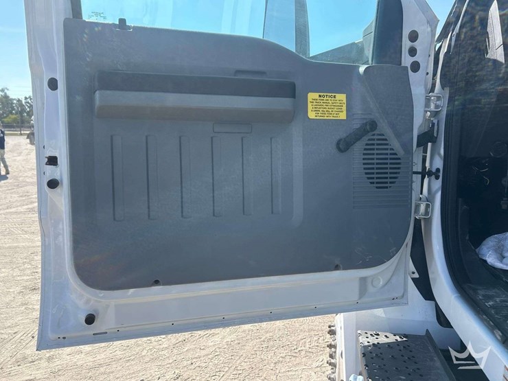 2017-ford-f750-image-8