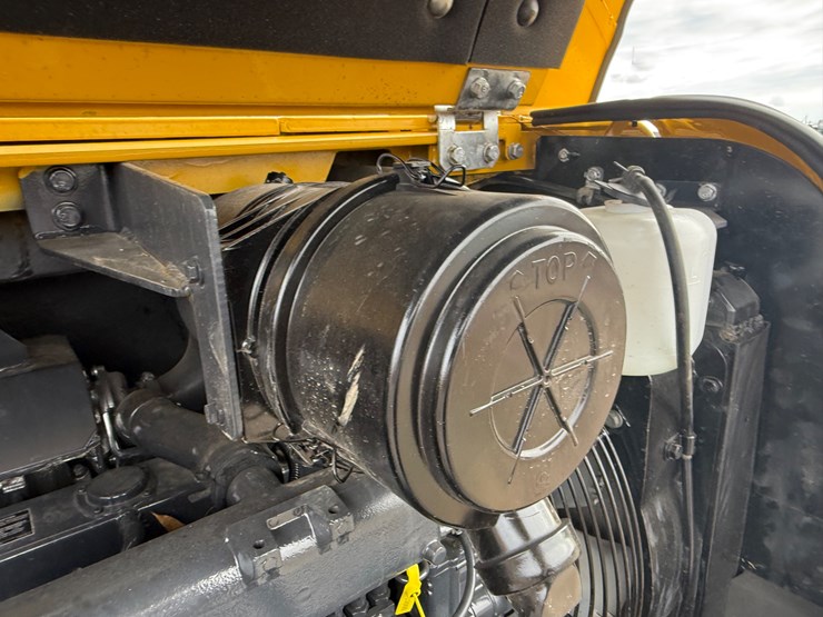 komatsu-pc56-7-image-13