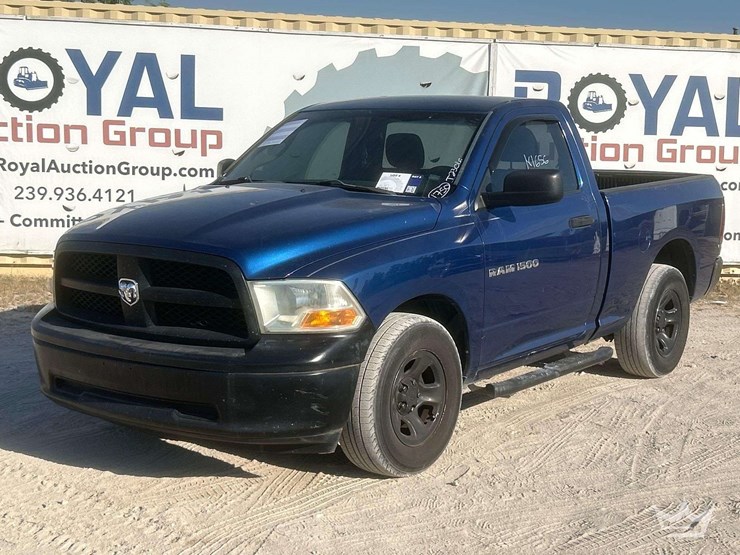 2011-ram-1500-pickup-truck-image-1