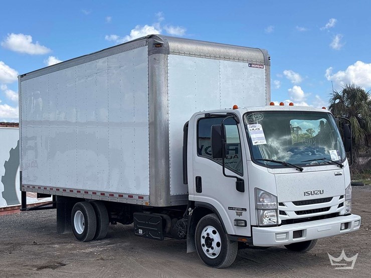 2016-isuzu-npr-image-2