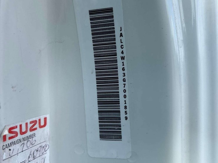 2016-isuzu-npr-image-7