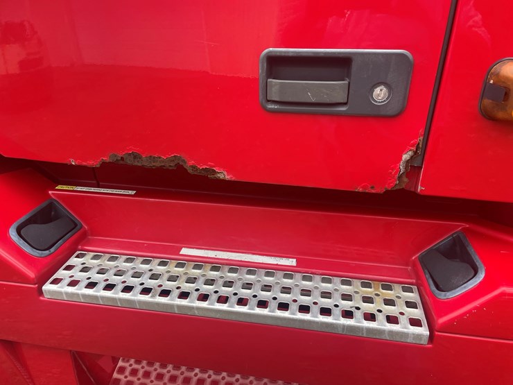 2008-volvo-10-image-19