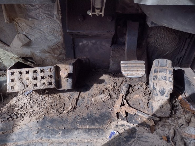 caterpillar-725-image-8