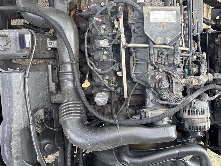 2015-isuzu-npr-image-9