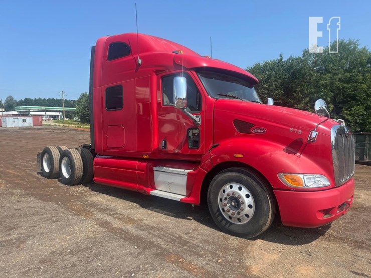 2010-peterbilt-387-image-2