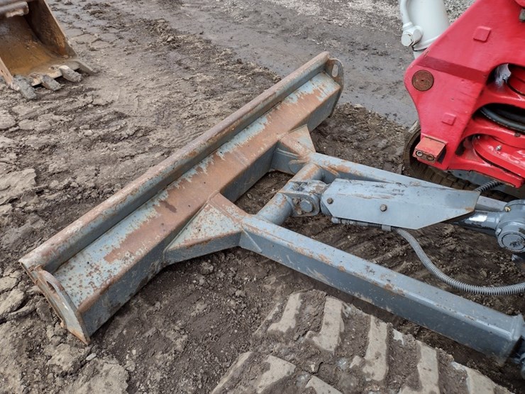 takeuchi-tb240-image-25