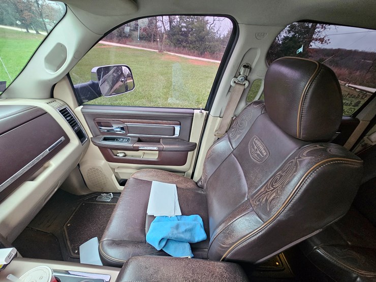 2014-dodge-2500-image-36