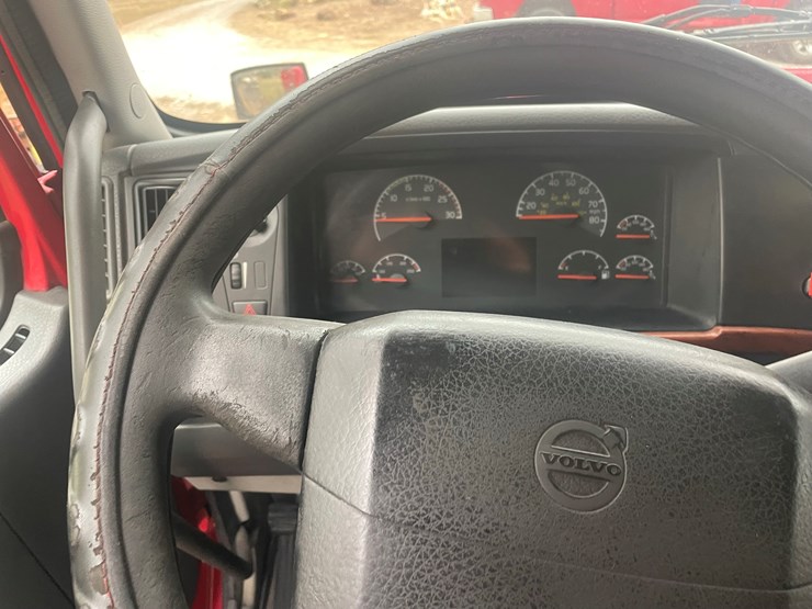 2008-volvo-10-image-50