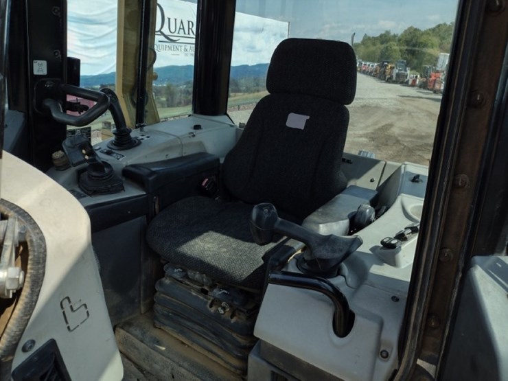 15-caterpillar-d6n-xl-image-15