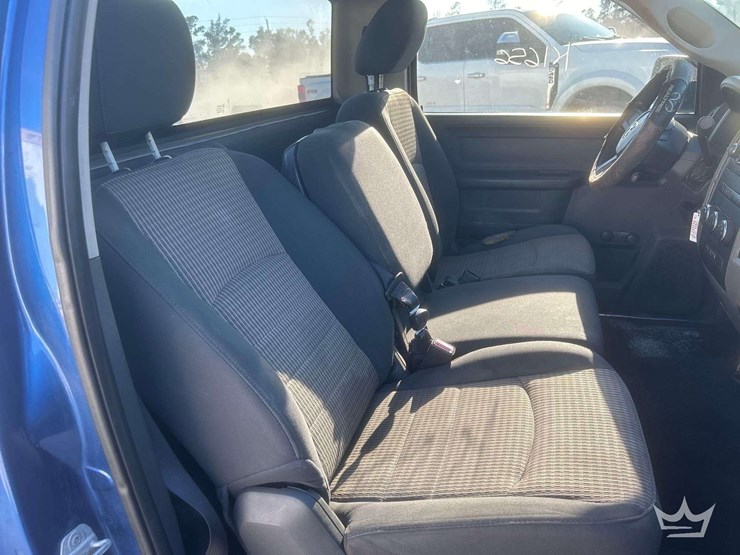 2011-ram-1500-pickup-truck-image-18