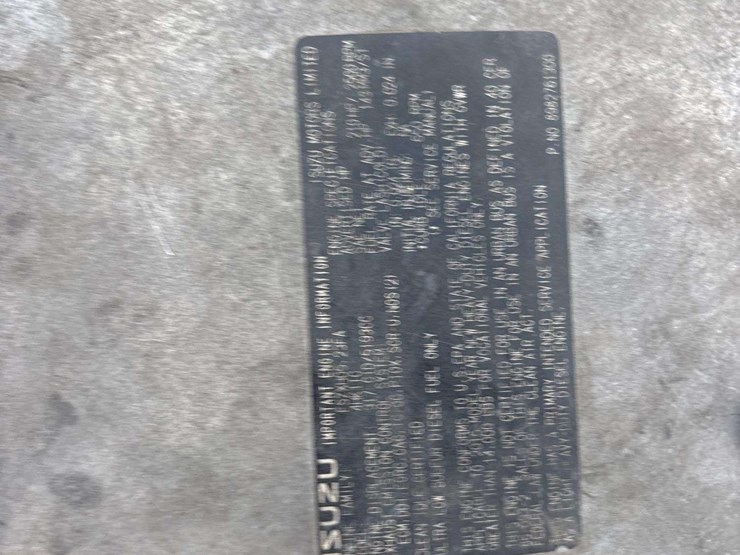 2016-isuzu-npr-image-11