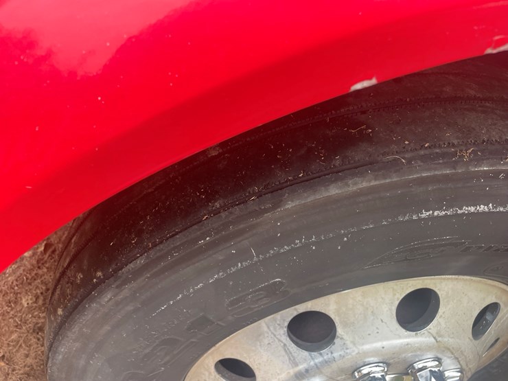 2008-volvo-10-image-32