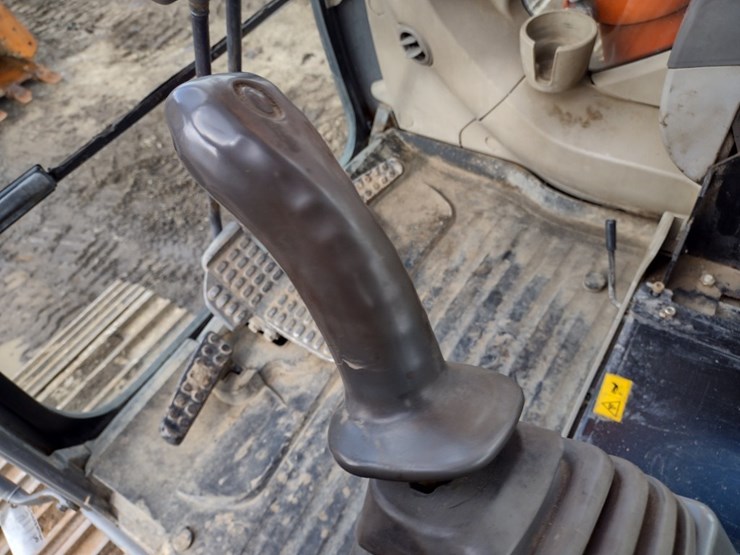 2006-hitachi-zx270-image-10