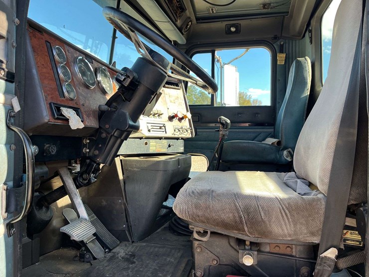 1995-international-f9370-image-7