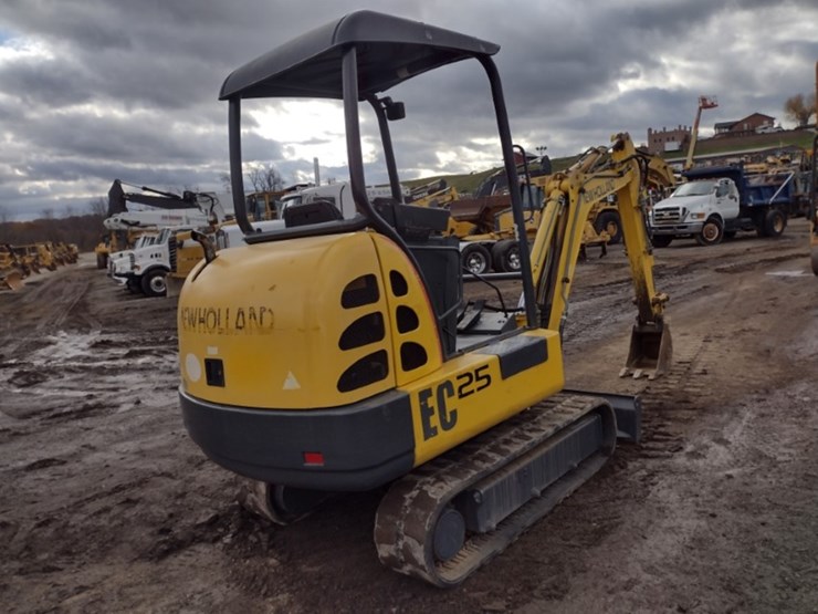 new-holland-ec25-image-45