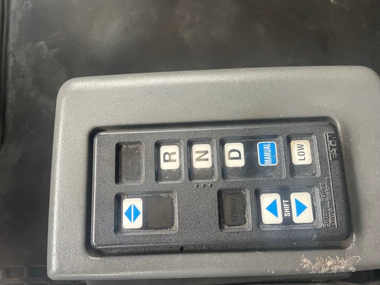 2008-volvo-10-image-48